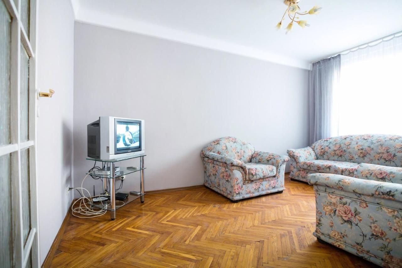 Apartment Near Metro Pecherskaya Kyiv Exterior photo