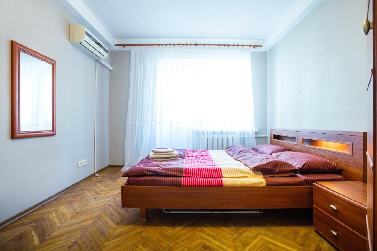 Apartment Near Metro Pecherskaya Kyiv Exterior photo