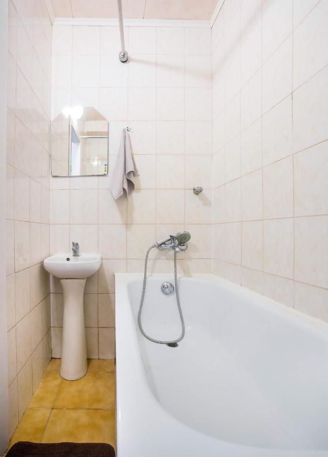 Apartment Near Metro Pecherskaya Kyiv Exterior photo