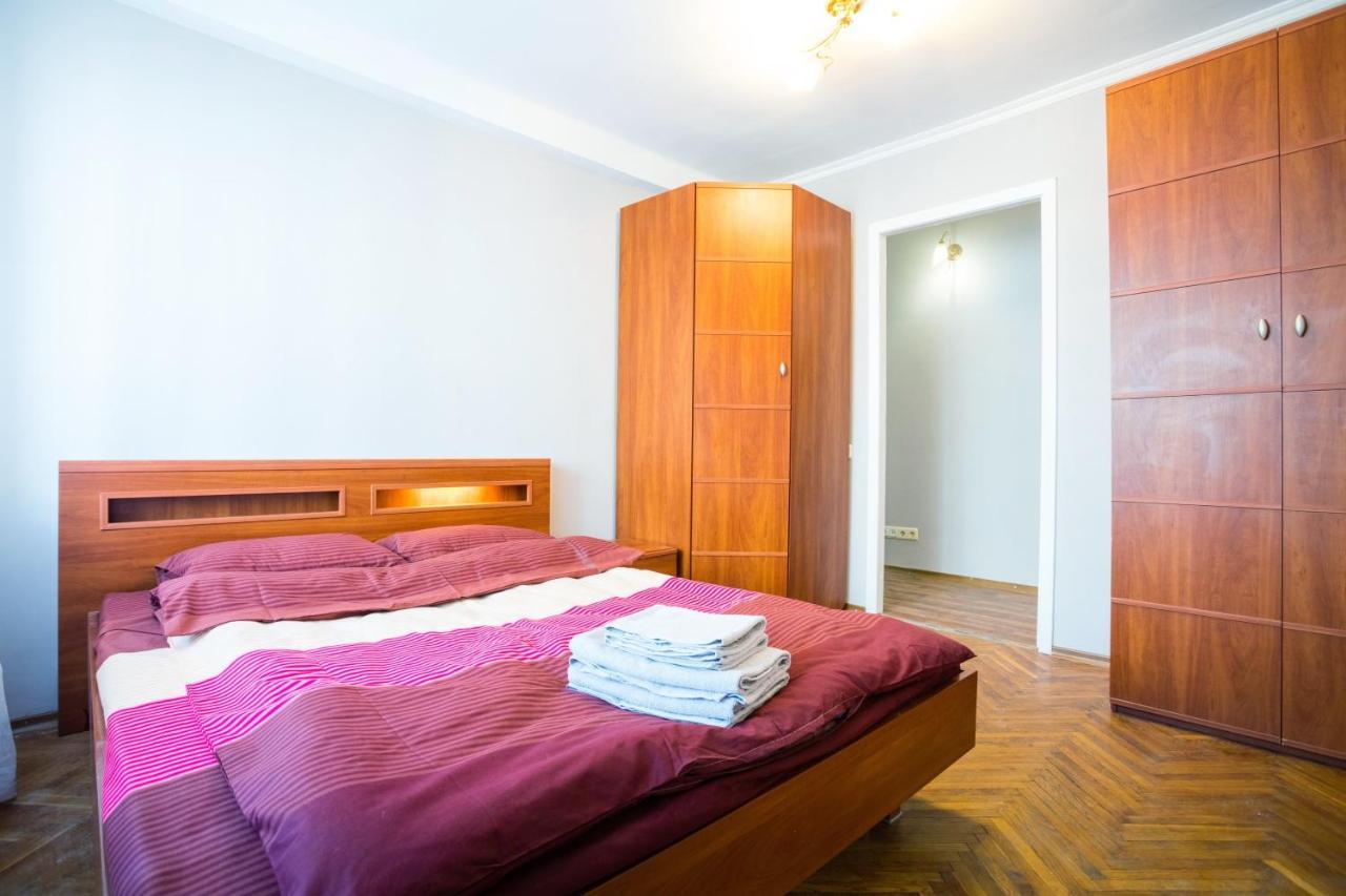 Apartment Near Metro Pecherskaya Kyiv Exterior photo
